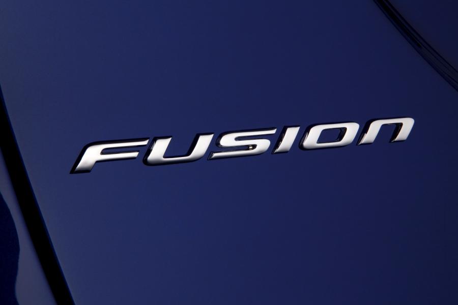  Ford Fusion Hybrid 2012 года  (фото 17 из 29)